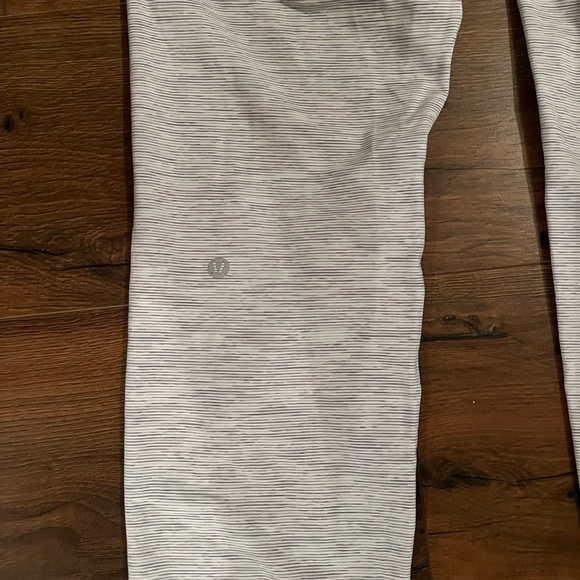 Lulu lemon joggers size 6 - Picture 2 of 2